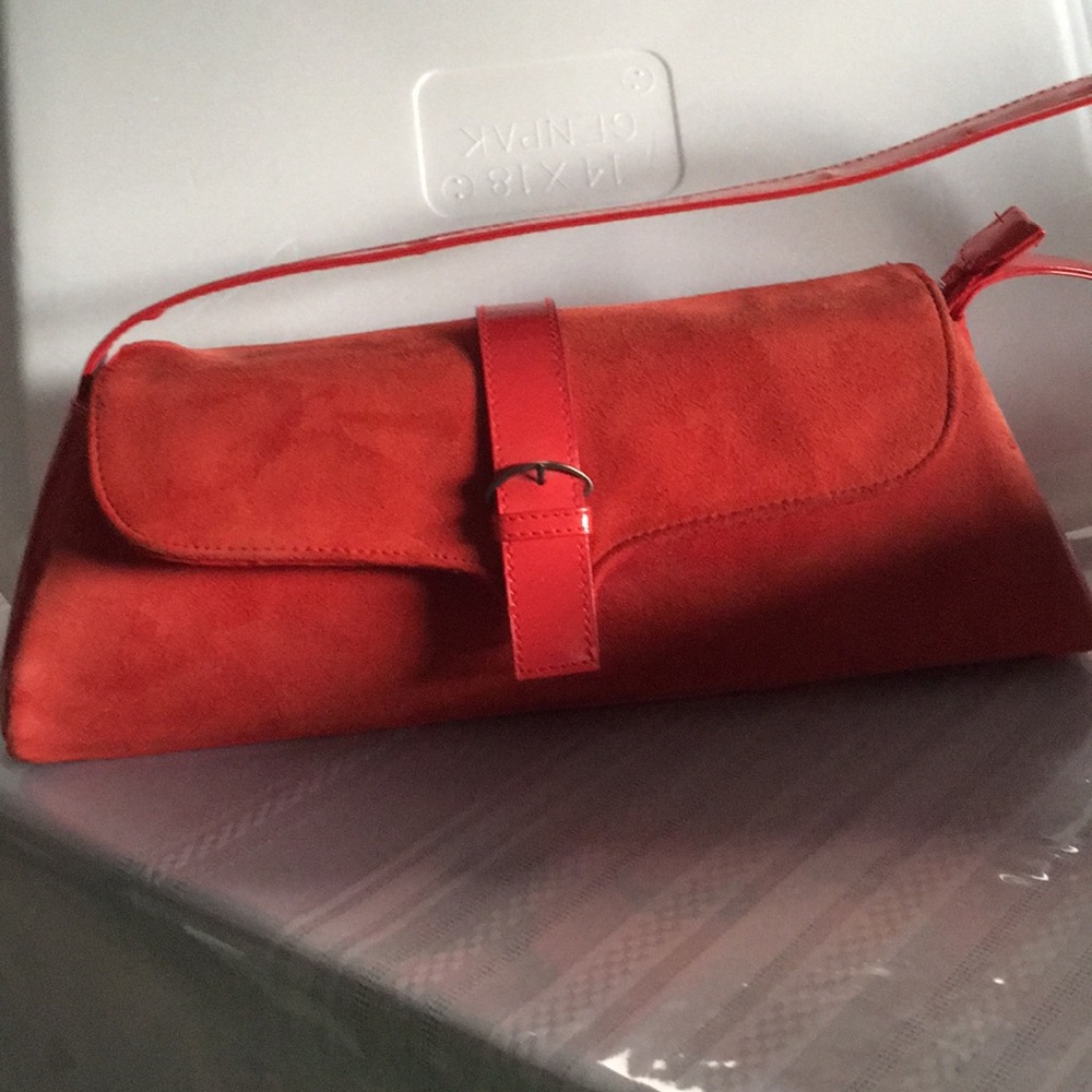 Swede purse with buckle with snap closure